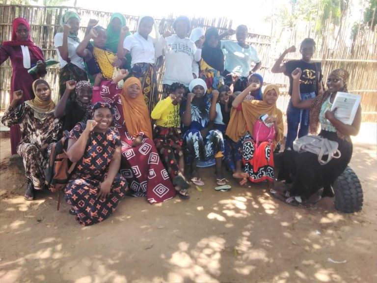 Modelo Siyakha: Raparigas e Mulheres Jovens dominam habilidades para a vida em Pemba