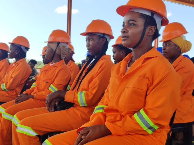FILOVC-AMASI capacita 200 raparigas e jovens mulheres adolescentes com certificações técnicas e profissionais no norte de Moçambique.